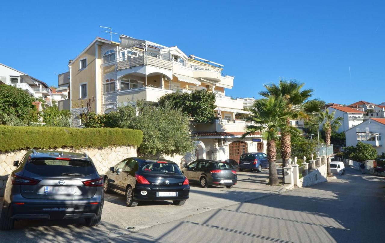 Villa Klaudia Трогир Екстериор снимка