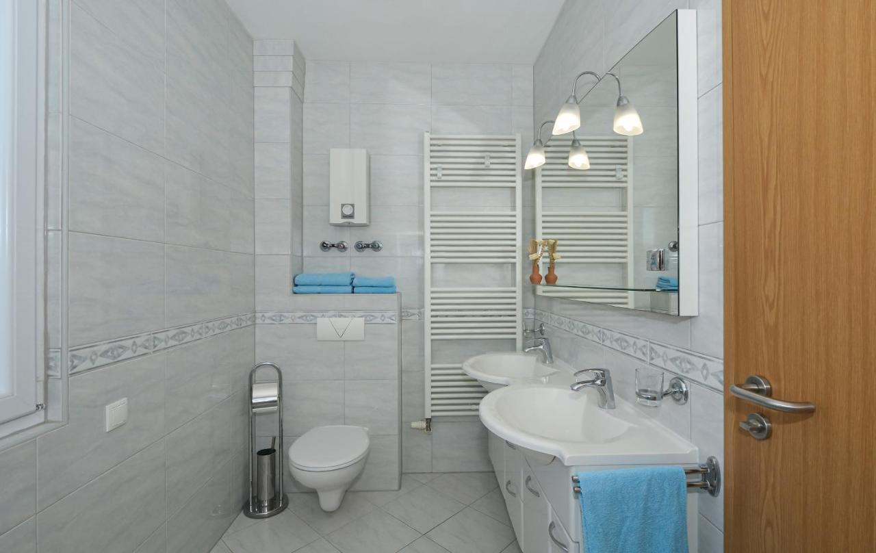 Villa Klaudia Трогир Екстериор снимка
