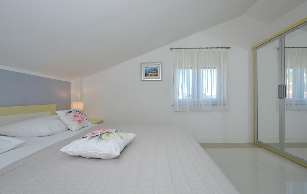 Villa Klaudia Трогир Екстериор снимка