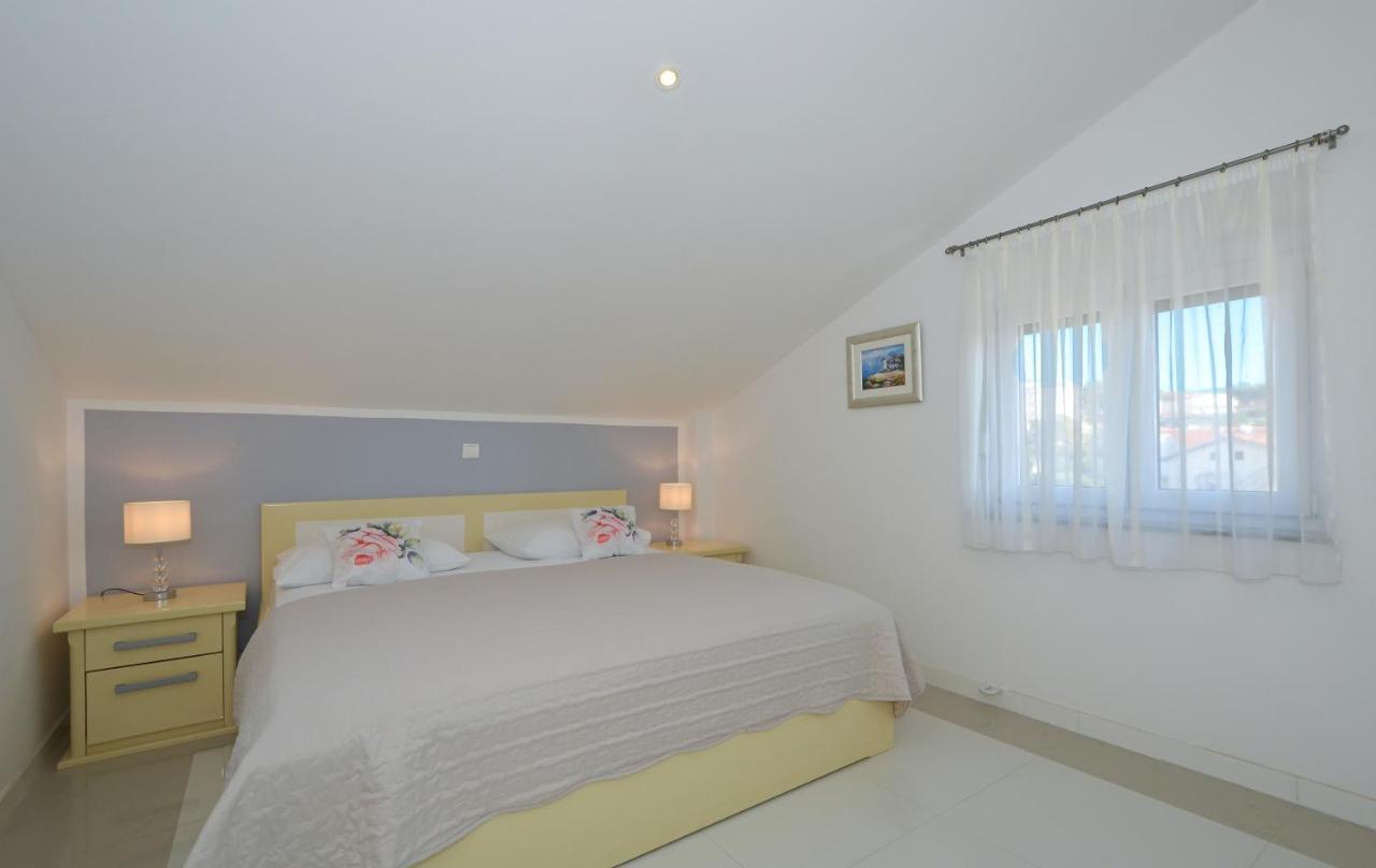 Villa Klaudia Трогир Екстериор снимка